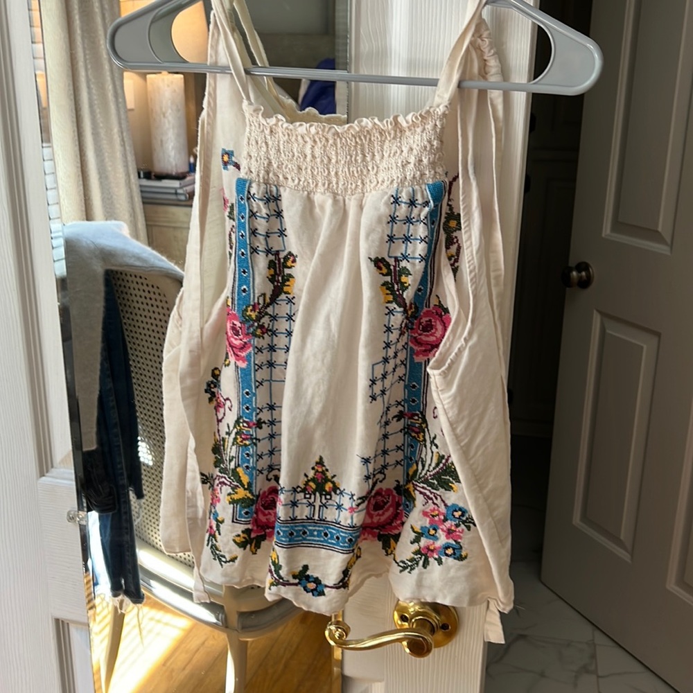 Free people Needle point top! M!